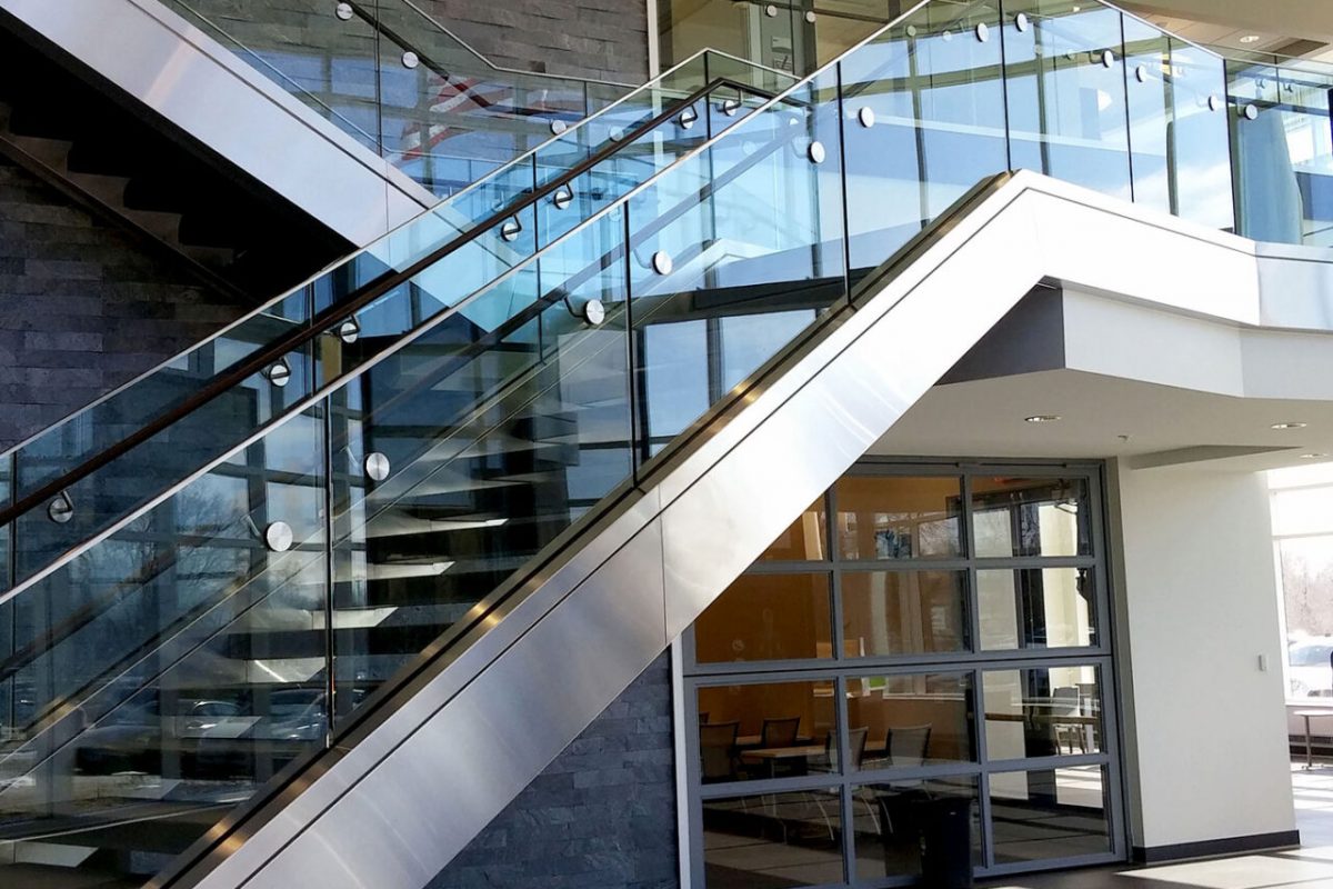 TrexCommercial_CSI_HQ_Glass_Railing_Lobby-1280x987 (1)