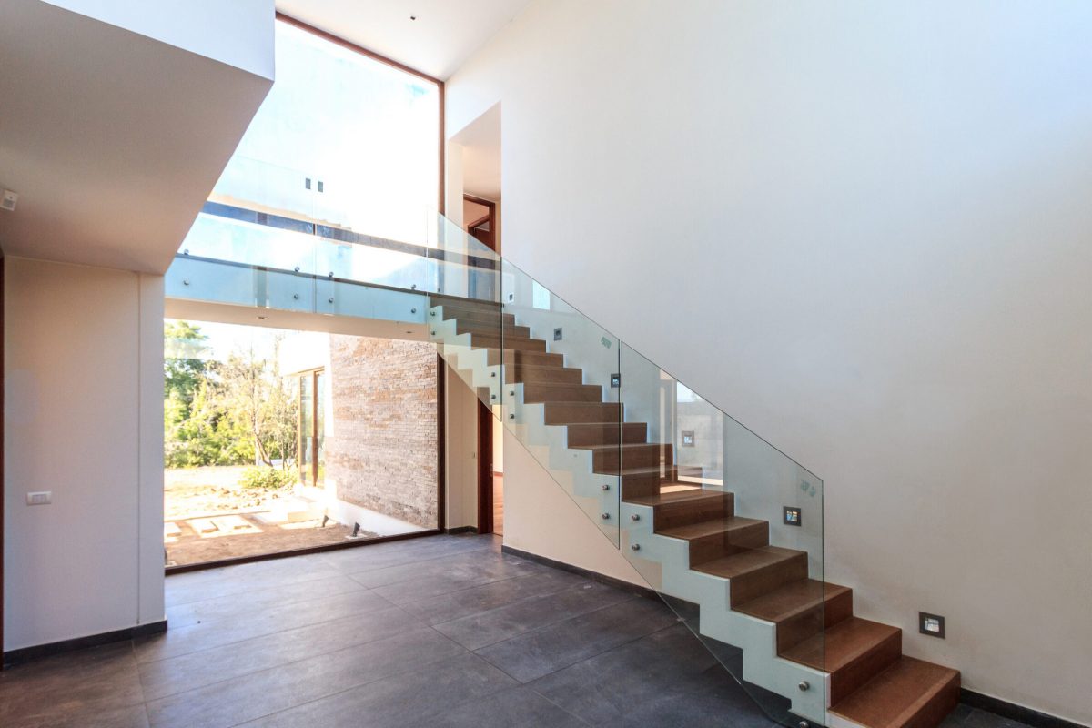 interior-glass-railing-header